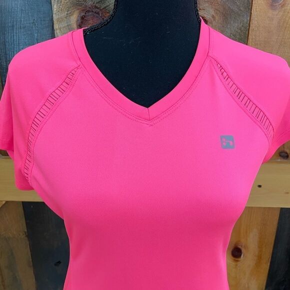 Hind hot pink v neck athletic shirt with mesh inserts, size S - Picture 2 of 8